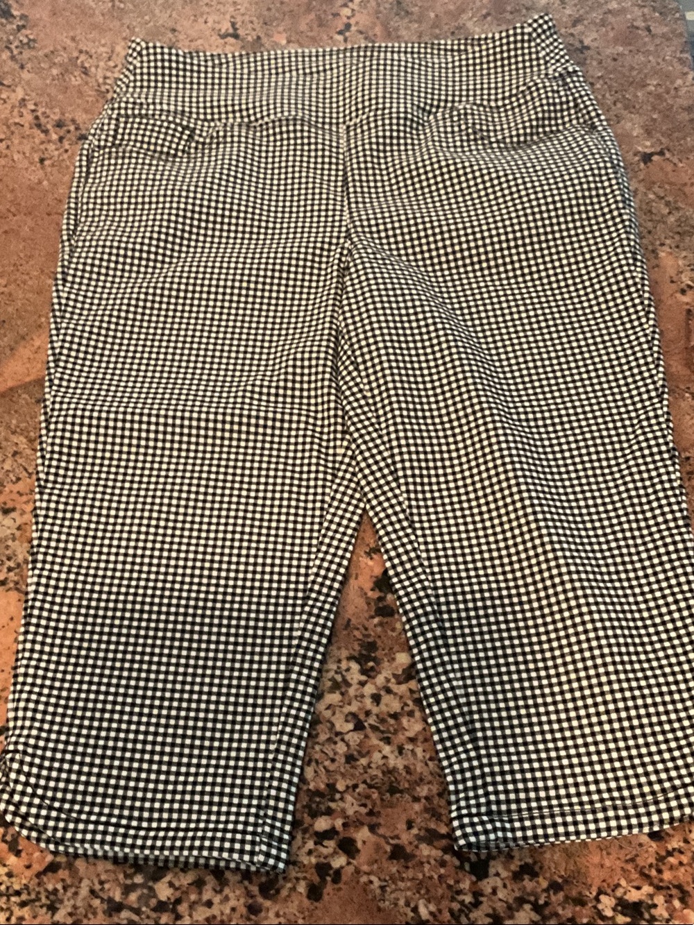 Belle by Kim Gravel Women’s Black and White Gingham Capri